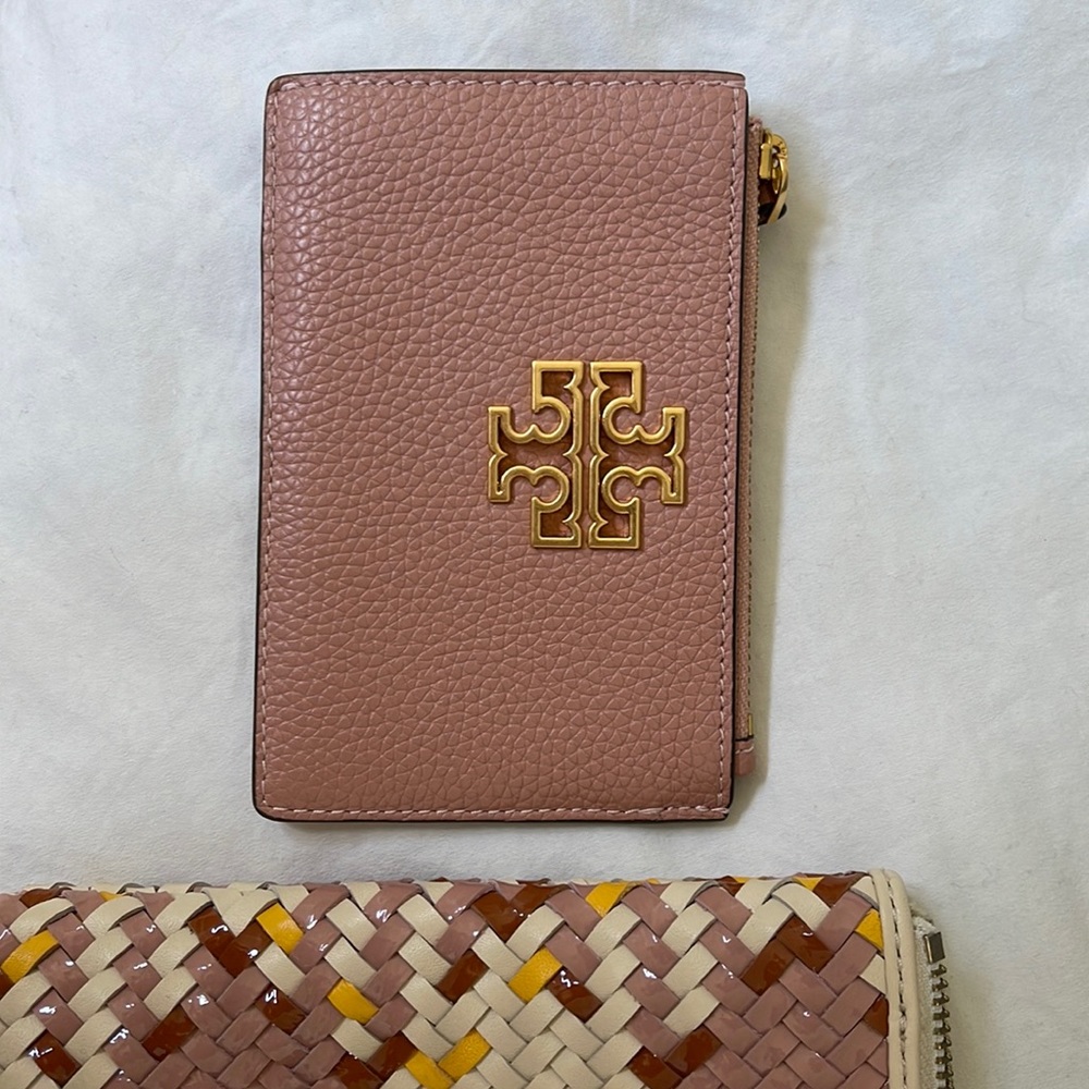 Tory Burch zip top wallet like new condition